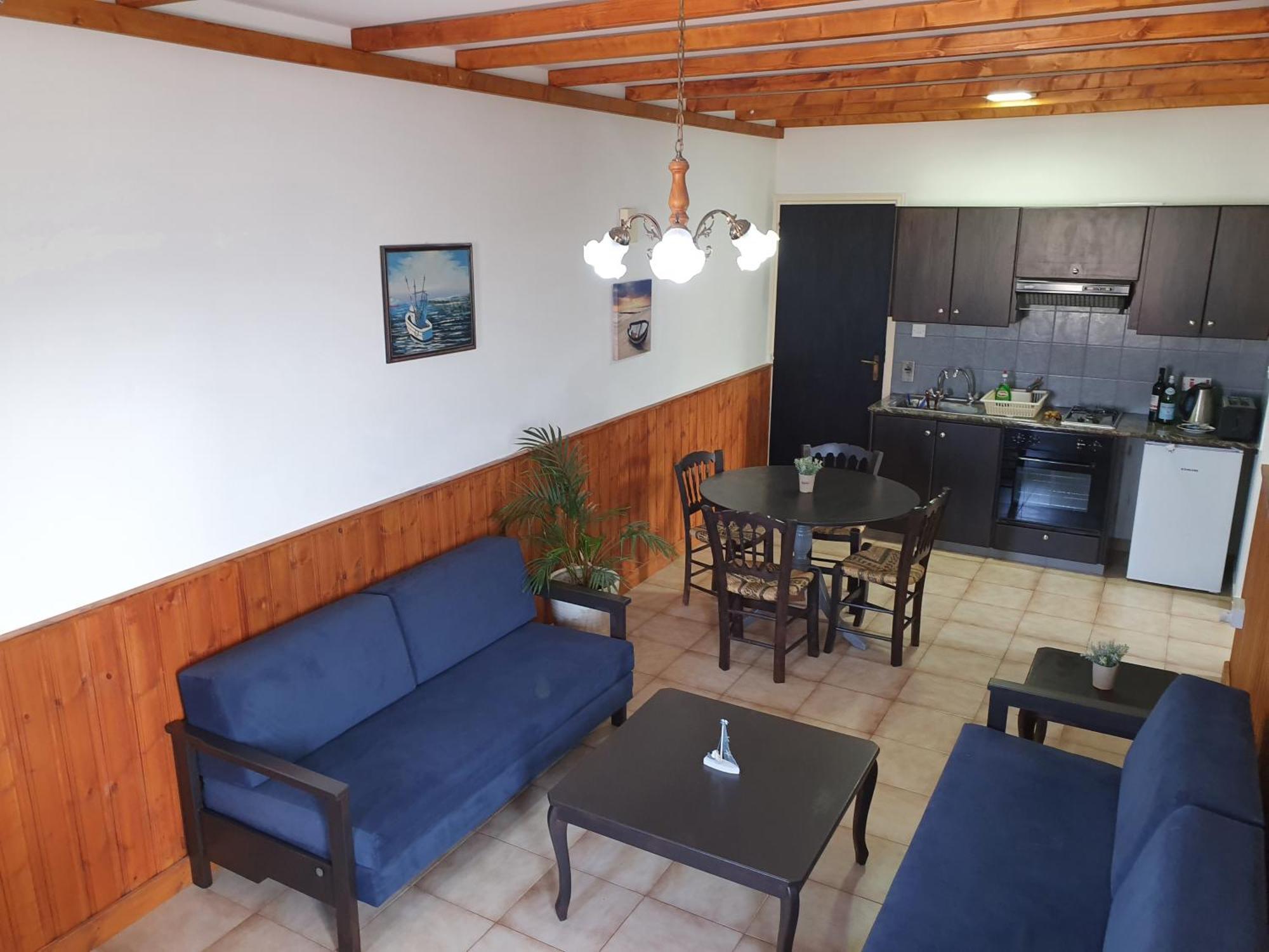Kanalli Apartments Pomos Phòng bức ảnh
